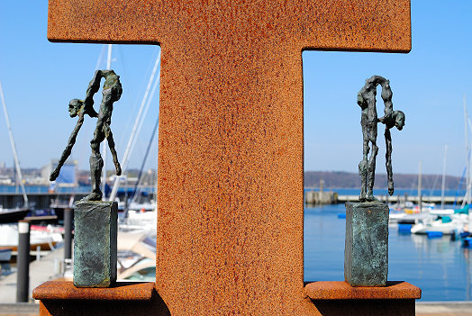 10-04-25_fl_sonwik_skulpturen Kunst auf der Promenade